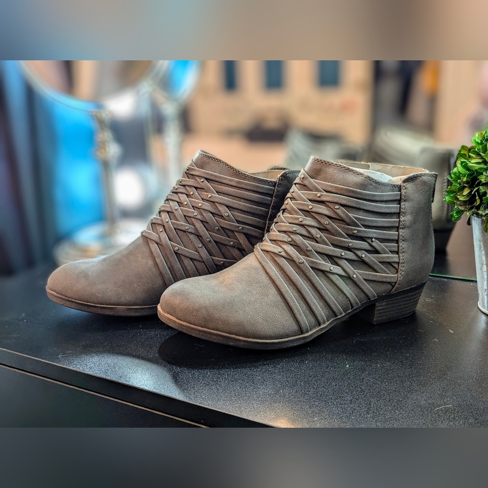 Booties 8.5sz